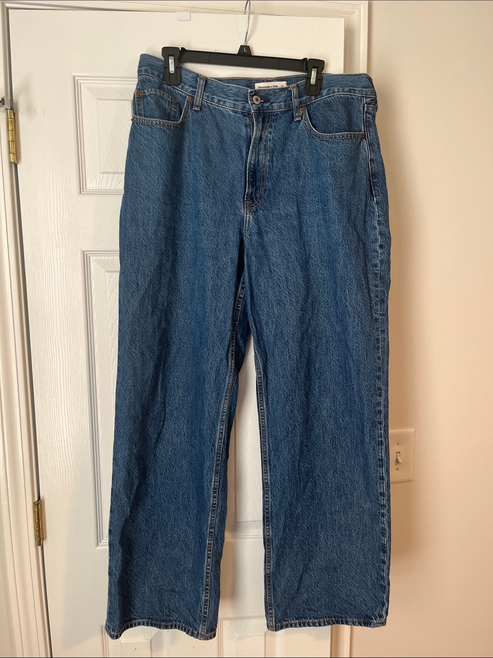 Abercrombie& Fitch the loose high rise Jean